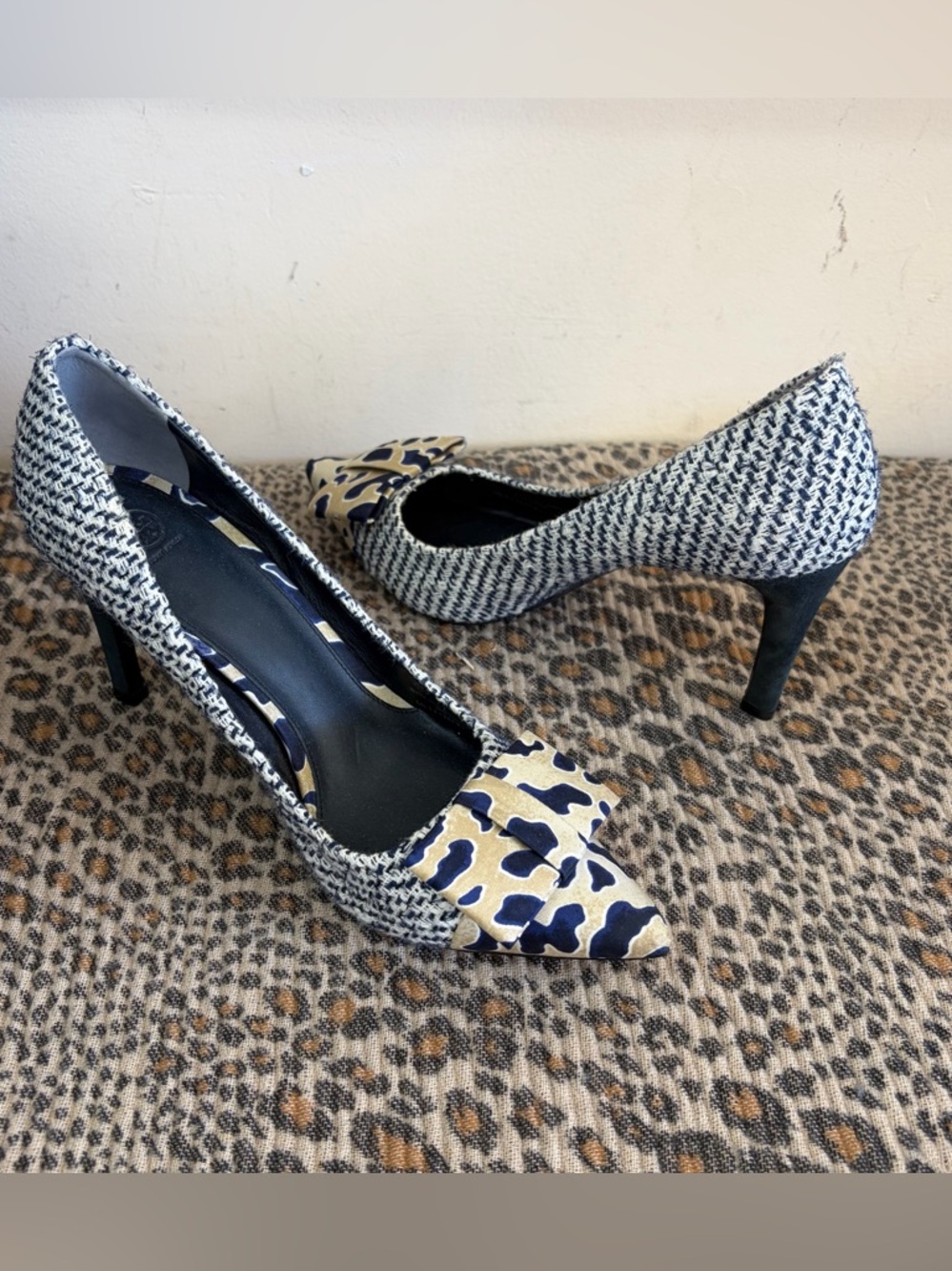 Tory Burch Cleo Tweed Pumps featuring silk bow heels in a navy blue - Picture 8 of 12